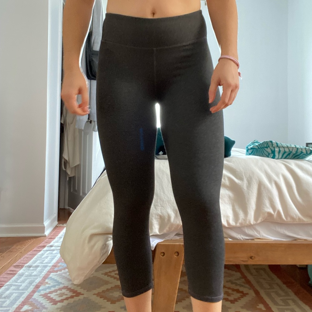 Fabletics grey cropped leggings